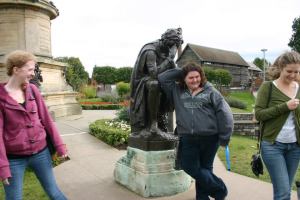Just chilling with my homie Hamlet in Stratford-Upon-Avon 